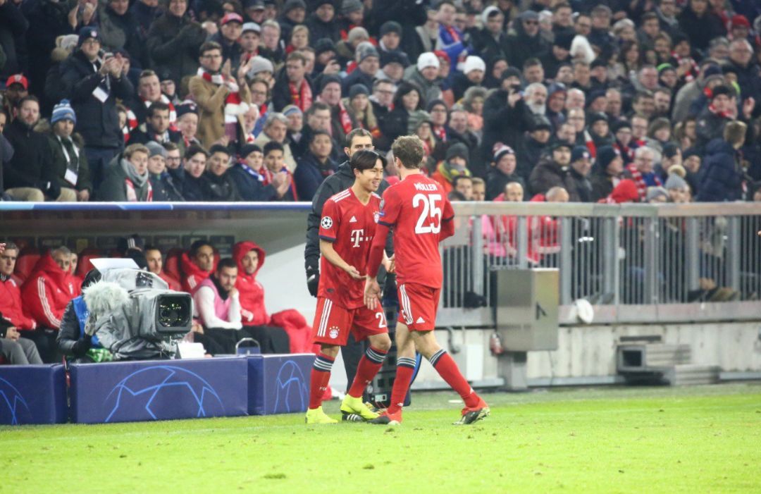  德甲黑马弗赖堡爆冷击败拜仁引热议  