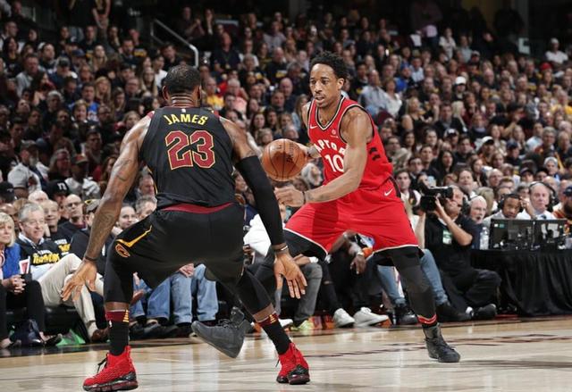  霍勒迪绝杀封盖成联盟封面  